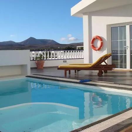 Sleeps 4 Pool Wifi Villa *